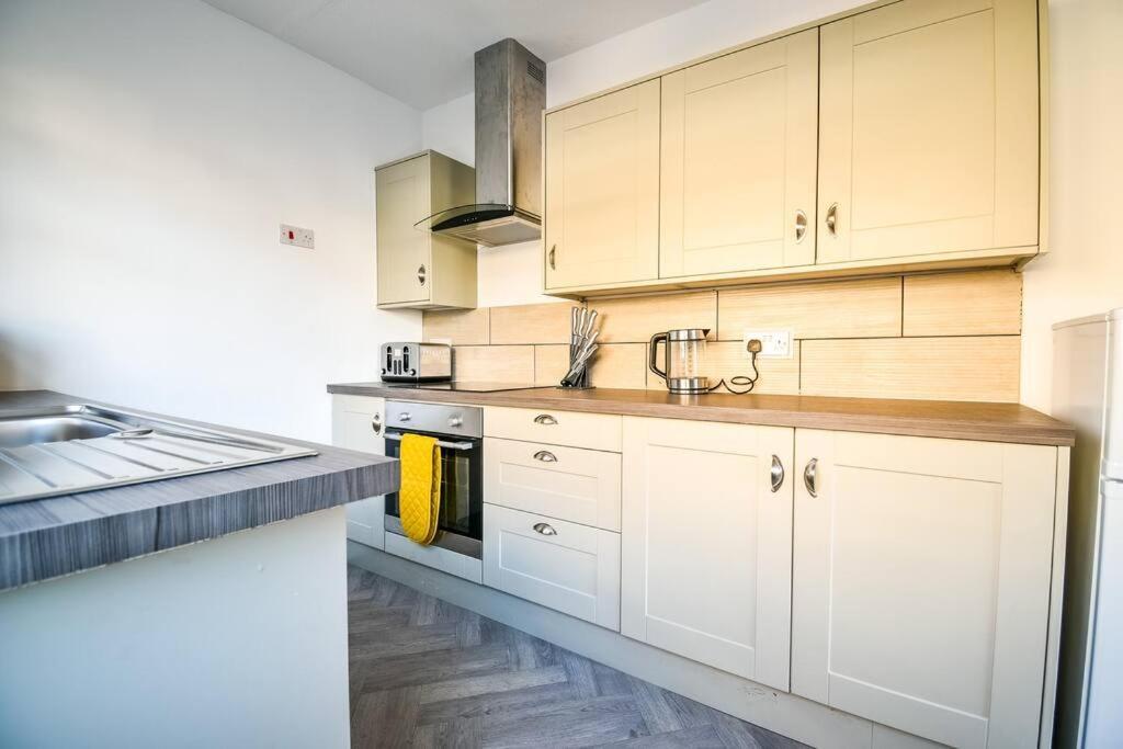 Marykirk Bungalow Workstays Uk Thornaby on Tees Buitenkant foto